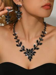 Bộ 3 món trang sức nữ màu đen thời trang gồm dây chuyền và bông tai, trang sức đính đá sang trọng và tinh tế, phù hợp cho các buổi tối, đám cưới và cô dâu. - Vòng cổ + bông tai - Xem 8