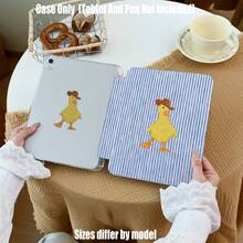 三折高透明亚克力保护套，带笔槽。牛仔帽黄色小鸭三折高透明亚克力平板电脑保护套，可爱治愈风。平板电脑保护套特点：三折支架设计，智能休眠/唤醒功能，透明柔软后盖，内置笔槽，精准开孔，轻巧便携。兼容 iPad Mini 4/5/6/7、5/6/8/9/10/11，Air 3/4/5/6/7，Pro 10.5/11/12.9/13 英寸。兼容所有 Galaxy Tab S6Lite/S7/S8/S9/S10/FE/Plus/A8/A9Plus 型号。 - 彩色 - 查看 4