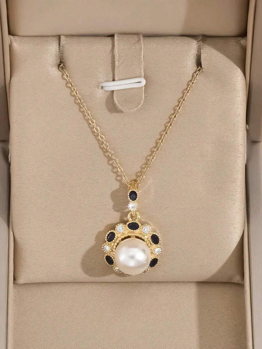 1pc Gold-Plated Stainless Steel Round Pendant Necklace, Fashionable Minimalist Vintage Style, Versatile For Women To Wear Casually, At Work, Festivals And Parties (OPP Bag Packaging) - Gold - View 1