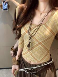 Áo croptop tay ngắn cổ vuông kẻ caro kiểu Mỹ cổ điển, dáng ôm gợi cảm cho mùa hè. - Màu Khaki - Xem 3