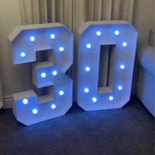 إطار عرض رقم مضيء 73 سم، لوحة KT مع أرقام من 0 إلى 9، تعمل بالبطارية بأضواء LED بيضاء باردة، مناسبة لديكور حفلات هالوين والكرنفالات وأعياد الميلاد والذكرى السنوية وحفلات التخرج - متعدد الألوان - مشاهدة 3