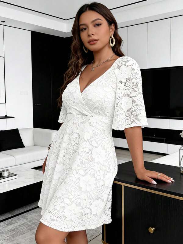 Rochie de damă mărime mare, cu imprimeu floral, dantelă cu volane, decolteu în V, talie încrucișată, potrivită pentru întâlniri de seară, vacanță, nuntă, zi de zi, călătorii, petreceri pentru celibatari, scenă și concert, primăvară/vară, alb