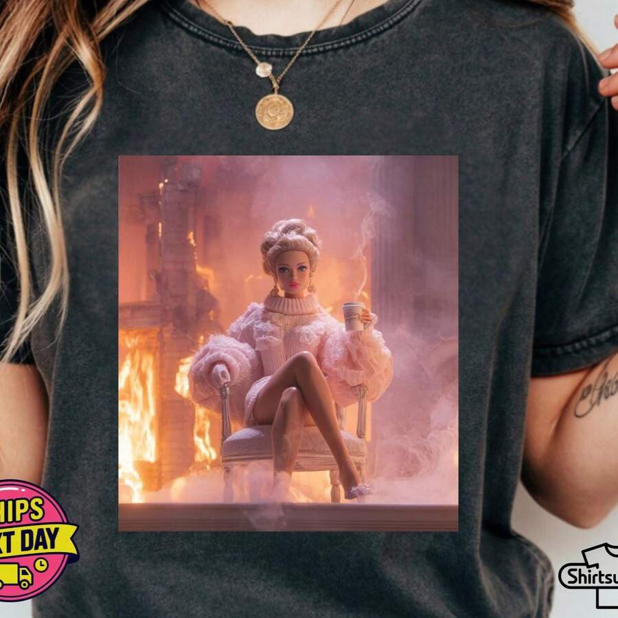 Distressed Doll Face Meme Shirt Viral Internet Shirt Cringy Doll Tee Funny Doll Fire Graphic Sweatshirt Vintage 90s Mean - 黑色 - 查看 1