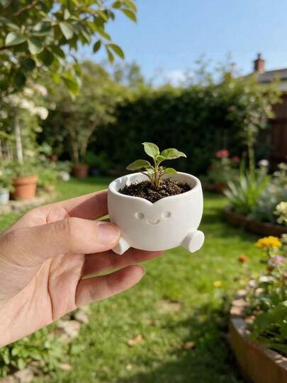 Cute Cartoon Flowerpot Creative Smiling Face Small Sculpture Flowerpot With Drainage Hole, Adorable Small Flowerpot, Suitable For Spring Gardening, Multifunctional Home Decor, Applicable To Balcony, Window Sill, Office Desk, Coffee Table And Bedside Cabinet, Suitable For Planting Small Succulents And Mini Plants
