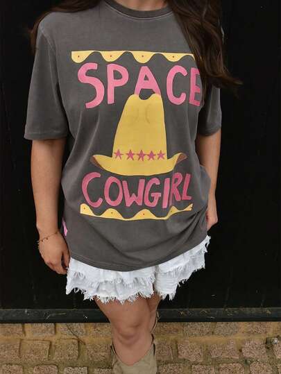 Women's Vintage Washed Oversized Short Sleeve T-Shirt, Retro Space Cowgirl Graphic Print Crew Neck Tee, Western Y2K Aesthetic Loose Fit Top, Breathable Casual Streetwear for Daily Wear, Music Festivals, Rodeo Events, Country Concerts, Vacation, Holiday, Weekend Getaways, Perfect for Beach, Street Style, Casual Outings & Everyday Summer Looks