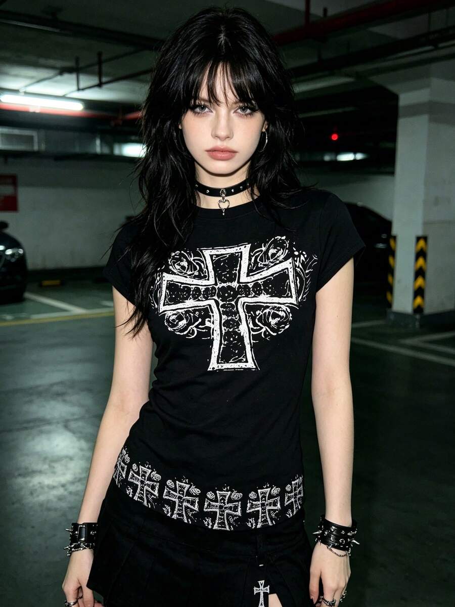 Camiseta básica con manga corta y estampado de cruz para mujer, estilo gótico, grunge, Fairy y estética Y2K, tops de uso diario para street wear - Negro - Ver 1