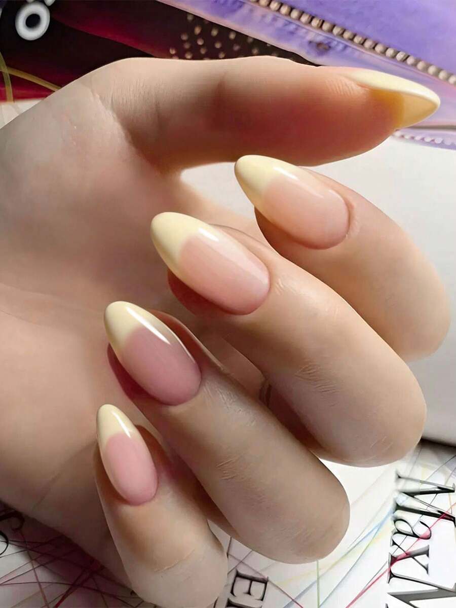 30片杏仁形白色渐变猫咪美甲贴纸,简约法式美甲设计,完美贴合长杏仁形亚克力假指甲套装,包含:1瓶甲油胶和1个指甲锉 - 查看 1