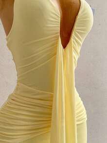 Vestido mini casual de vacaciones para mujer con escote en V profundo, cuello halter con lazo, y drapeado.Adecuado para la playa, cruceros y festivales de música en verano - Amarillo claro - Ver 4