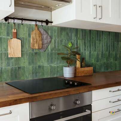 1片泡沫墙面自粘装饰贴，适用于客厅、厨房、浴室，防水、防油、防污。