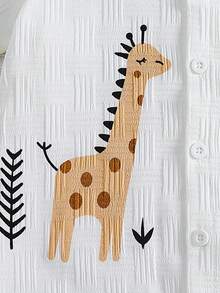 Set de 2 piezas de camisa y pantalones cortos con estampado de dibujos animados texturizados y de moda callejera para niños pequeños - Blanco - Ver 5
