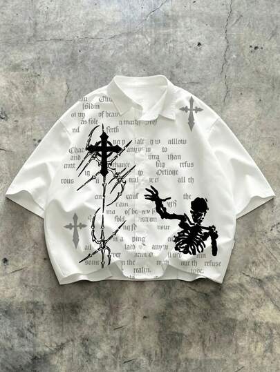  Camisa de verano casual, suelta y cómoda de manga corta para hombres FRACTYR, con estilo gótico, letras en inglés y estampado digital de calavera pequeña, elegante y versátil para uso urbano.
