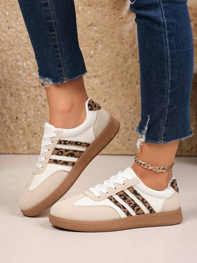 Zapatillas blancas Deseq para mujer de talla grande, zapatos escolares para estudiantes, zapatos casuales de moda con bloques de color y cordones, cómodos y antideslizantes para actividades deportivas