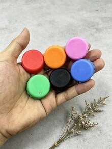 12 pezzi Tappi in silicone riutilizzabili universali (colori casuali), per preservare la freschezza, adatti per sigillare e conservare bottiglie di birra, bibite e vino. I tappi per la freschezza sono disponibili nei colori arancione/rosso/blu, adatti per la conservazione in cucina/accessori da cucina/matrimonio/articoli essenziali per le vacanze/articoli essenziali da viaggio/forniture per addio al nubilato/borracce/giocattoli morbidi - Multicolore - Visualizzare 11