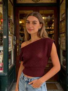 Blusa de punto de manga corta de color liso, estilo casual y moderno para mujer, con un solo hombro descubierto. - Burdeos - Ver 3