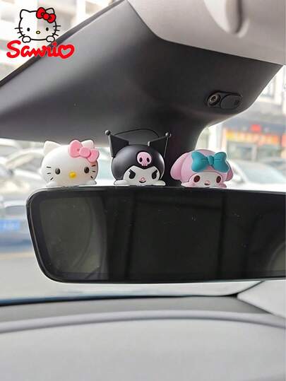 SANRIO 官方三丽鸥限量版Hello Kitty迷你玩偶套装，包含仪表盘后视镜挂饰、优雅女性吊坠、可爱配件，是送给粉丝和汽车爱好者的理想礼物。