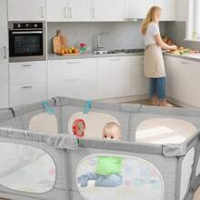 Parque infantil, centro de actividades para niños, barrera plegable y portátil apta para uso en interiores, con base antideslizante. Incluye 50 pelotas + 1 canasta + 2 aros. Construcción resistente con material impermeable. Viene con bolsa de almacenamiento. Dimensiones: 180 x 150 cm. Color: gris. - Gris - Ver 6