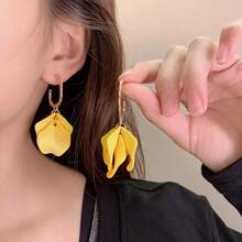 Bohemian Style Yellow Petal Drop Earrings, Suitable For Women, Layered Floral Design, Ideal Summer Holiday Accessory - Yellow - View 2