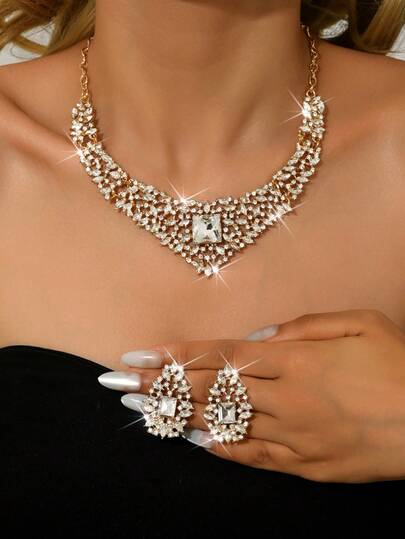 这款闪亮水晶女士首饰套装包含3件，红色项链和耳环，设计简约优雅，是婚礼、派对和各种场合的完美配饰。