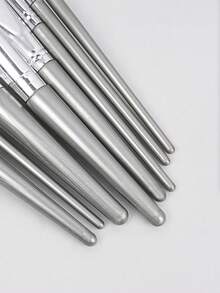 14件套高端化妆刷套装，包含粉底刷、大号刷、散粉刷、眼影刷、遮瑕刷、睫毛刷和面部化妆刷组合系列，适合初学者和化妆专家使用。 - 銀色 - 查看 5