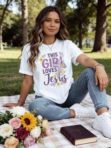 Esta chica ama a Jesús - Camiseta de mujer con diseño de cruz cristiana y flores, blanca, estilo casual, camiseta gráfica inspirada en la fe - Estilo vintage urbano, unisex, de algodón, manga corta, cuello redondo. - Blanco - Ver 4