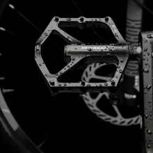 1 套铝合金山地自行车脚踏板，加宽防滑轴承脚踏板，也适用于公路自行车和自行车。 - 彩色 - 查看 2