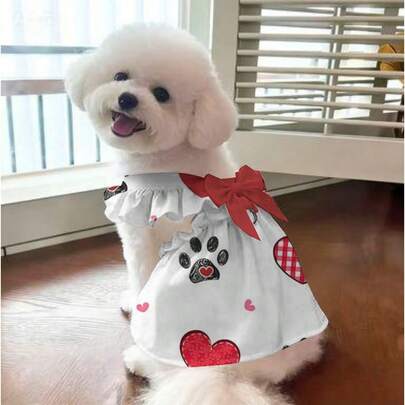 经典宠物服装，配有精致的牵引环，专为小型至中型犬设计，提供柔软舒适的穿着体验，适合小型至中型宠物（猫和狗）。是外出散步或居家穿着的理想之选。