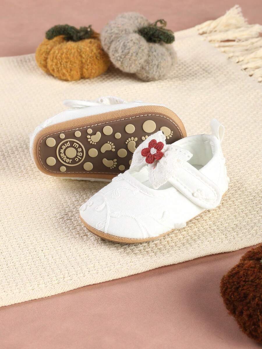 1 Pair Girls Lace Flower Bow Hook And Loop Closure Round Toe Flat Shoes, Cute & Versatile, Suitable For Spring & Autumn - White - View 1