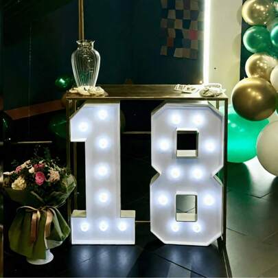 Cornice luminosa per display di numeri da 73 cm, pannello KT con cifre da 0 a 9, alimentata a batteria con luci LED bianco freddo, adatta per decorazioni di Ognissanti, carnevale, feste di compleanno, anniversari, lauree