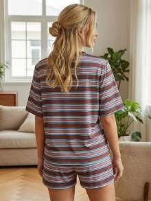Conjunto de pijama de rayas para mujer, camiseta de manga corta con cuello redondo y pantalones cortos. Ropa de dormir y estar por casa para uso diario. - Azul - Ver 2