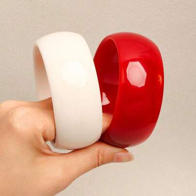 Bộ 2 vòng tay nhựa mới, thích hợp cho nữ giới đeo hàng ngày, đi nghỉ mát biển, tụ họp bạn bè, các lễ hội lãng mạn, chụp ảnh đường phố và trình diễn thời trang (Chất liệu và màu sắc của vòng tay có thể khác so với sản phẩm thực tế).