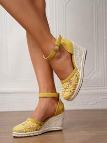 女士厚底坡跟一脚蹬鞋，女士坡跟厚底凉鞋，简约踝带草编鞋，人造革坡跟凉鞋，夏季黄色绑带一脚蹬圆头3.15英寸鞋跟踝带鞋，舒适编织草镂空鞋，尺码34-43，大码女鞋，女士高跟鞋，女士高跟凉鞋，女士高跟鞋，优雅女鞋 - 黃色 - 查看 8