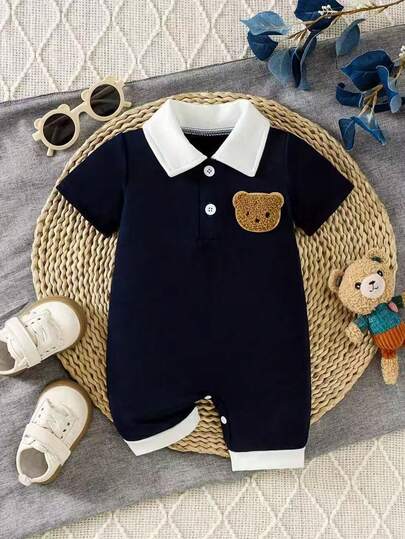 Bộ áo polo và quần short in hình gấu hoạt hình cho bé trai.