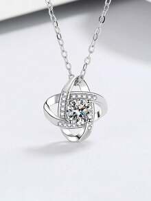 1 chiếc dây chuyền hình cỏ bốn lá rỗng đính đá Zirconia, kiểu dáng tối giản với hai vòng móc ngang xương đòn, thích hợp để đeo hàng ngày. - gửi tới người mẹ xinh đẹp của tôi - Xem 1