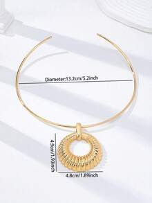 1 chiếc vòng cổ mặt dây chuyền hình tròn lớn màu vàng có gân, kiểu dáng mạnh mẽ, cá tính dành cho nữ, vòng cổ phong cách cổ điển hiện đại thích hợp cho tiệc tùng, dạ hội, đám cưới, quà tặng cho mẹ, vợ, bạn gái. - Vàng - Xem 3