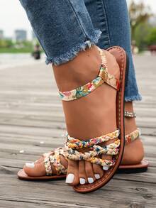 Women's Bohemian Woven Criss-Cross Strap Flat Sandals, Round Toe, Comfortable Vacation Style, Beige, Summer Casual Sandals For Home, Party, Gathering, Minimalist European And American Beach Flat Sandals With Shiny Vamp Design And Non-Slip Insole - Beige - View 5