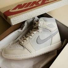 男士运动鞋 Air Jordan 1 Retro High OG Sail 吸汗透气轻便百搭 Logo 纯色易洗速干运动日常上学米色 IH4363-100 - 米色 - 查看 10