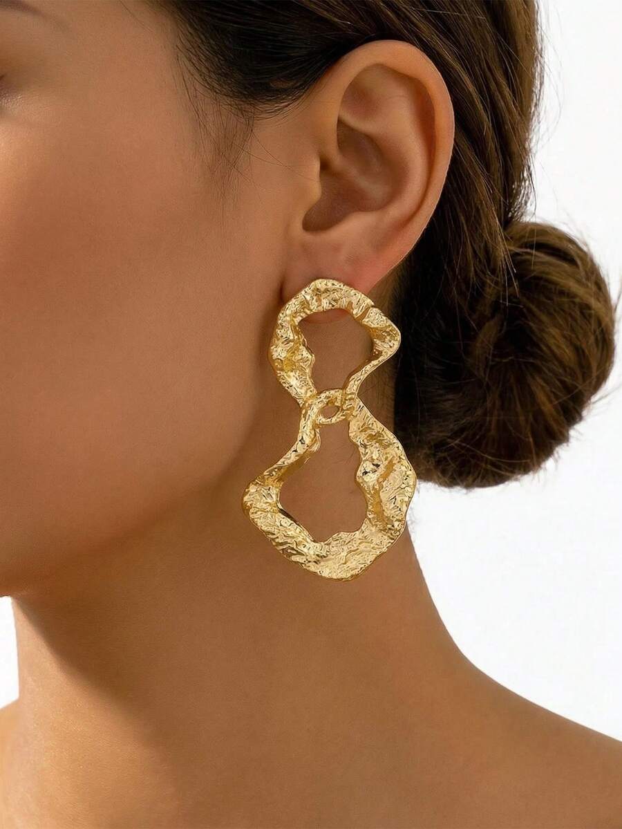 1 Pair European And American Style Exaggerated Hammered 8-Shaped Hollow Textured Earrings, Luxury Gold-Tone Asymmetrical Double Hoop Earrings Suitable For Daily, Date, Vacation, Party And Event Wear - Gold - View 1