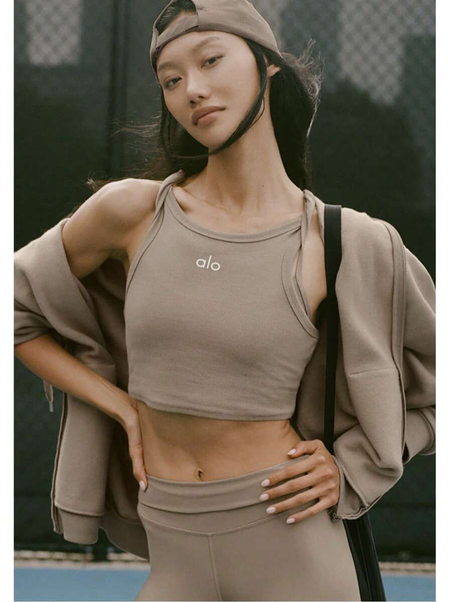 Alo Yoga Aspire Tank | Ultra-Lightweight Performance Jersey | Raceback Silhouette | Moisture-Wicking & Breathable Fabric | Relaxed Drape Fit | Essential High-Intensity & Yoga Staple - 駝色 - 查看 1
