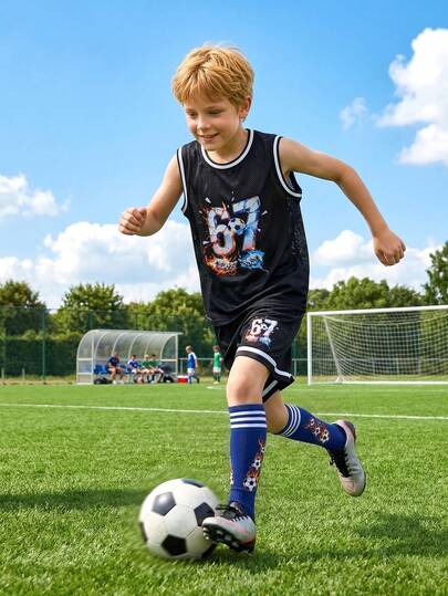 男童休闲运动足球号码印花背心和短裤套装（2件套），夏季