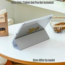 三折高透明亚克力保护套，带笔槽。牛仔帽黄色小鸭三折高透明亚克力平板电脑保护套，可爱治愈风。平板电脑保护套特点：三折支架设计，智能休眠/唤醒功能，透明柔软后盖，内置笔槽，精准开孔，轻巧便携。兼容 iPad Mini 4/5/6/7、5/6/8/9/10/11，Air 3/4/5/6/7，Pro 10.5/11/12.9/13 英寸。兼容所有 Galaxy Tab S6Lite/S7/S8/S9/S10/FE/Plus/A8/A9Plus 型号。 - 彩色 - 查看 6