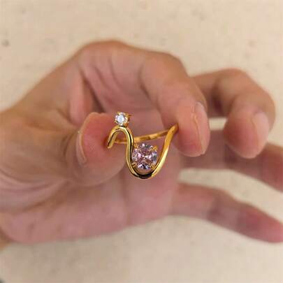 VKHK 1 Stück 18K vergoldeter Edelstahl Ring mit glänzendem Zirkonia Dekor, geeignet für den täglichen Gebrauch von Frauen, Hochzeit und als Geschenk