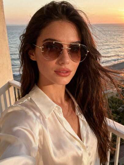 1副超大青蛙造型时尚眼镜，渐变无框高端街头风女款眼镜