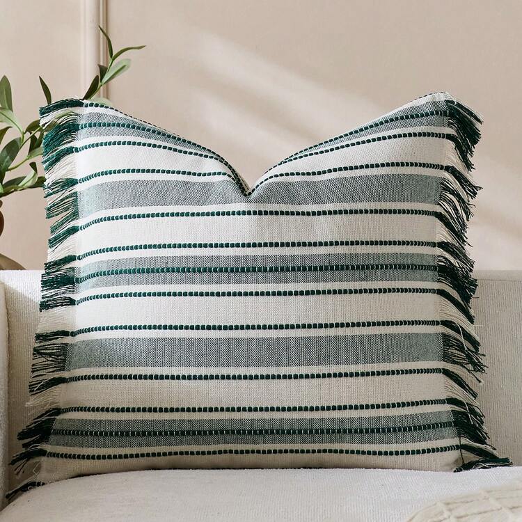 Vỏ gối trang trí vuông kiểu Bohemian kẻ sọc xanh trắng có tua rua, chất liệu vải lanh mềm mại, phù hợp cho ghế sofa, giường sofa, phòng ngủ, phòng khách và các không gian trang trí nhà khác. - Màu xanh lá cây đậm - Xem 10