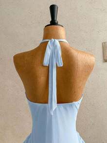 Vestido mini casual de vacaciones para mujer con escote en V profundo, cuello halter con lazo, y drapeado.Adecuado para la playa, cruceros y festivales de música en verano - Celeste - Ver 8