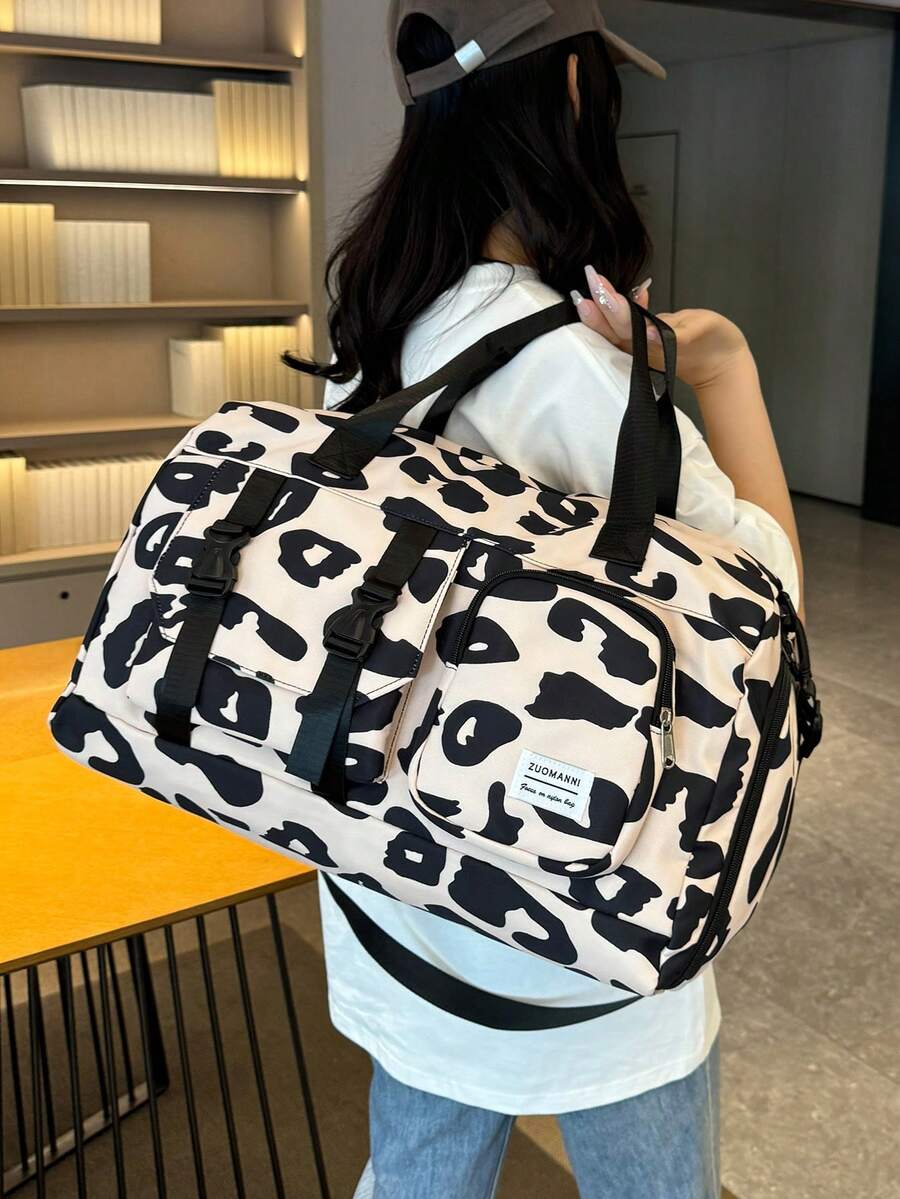 1 chiếc túi du lịch thời trang họa tiết da báo, nhẹ và dễ mang theo, có thể gấp gọn, dung tích lớn, có ngăn đựng giày riêng. Túi xách tay, túi du lịch, túi xách tay lên máy bay, túi đi bệnh viện, túi bà bầu. Có thể đeo vai hoặc đeo chéo, cũng có thể dùng kèm với vali xách tay. Đặc biệt thích hợp cho các chuyến công tác và kỳ nghỉ. Túi hành lý thể thao, tập gym.