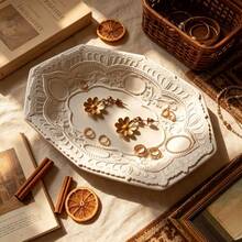 1 khay đựng trang sức kiểu cung điện châu Âu màu trắng dập nổi, khay đựng đồ trang điểm tại nhà, dụng cụ trưng bày bông tai, vòng cổ và phụ kiện chụp ảnh. - trắng - Xem 5