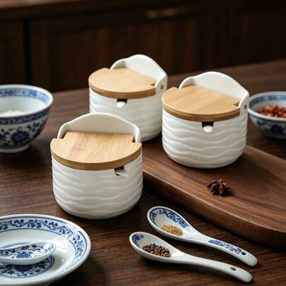 Hũ đựng gia vị vuông nhỏ, tối giản, hình bán nguyệt, màu đen trắng, có vân, dùng trong nhà bếp.