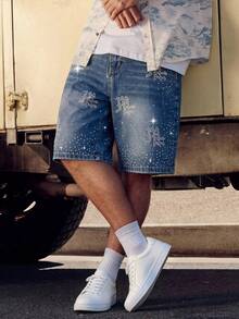 Quần short denim màu xanh dương đính đá lấp lánh, chất liệu denim cổ điển đã qua xử lý, điểm xuyết họa tiết chòm sao dày đặc, tạo hiệu ứng ánh sao lung linh, món đồ thời trang hoàn hảo cho các bữa tiệc. - Màu xanh lam - Xem 3