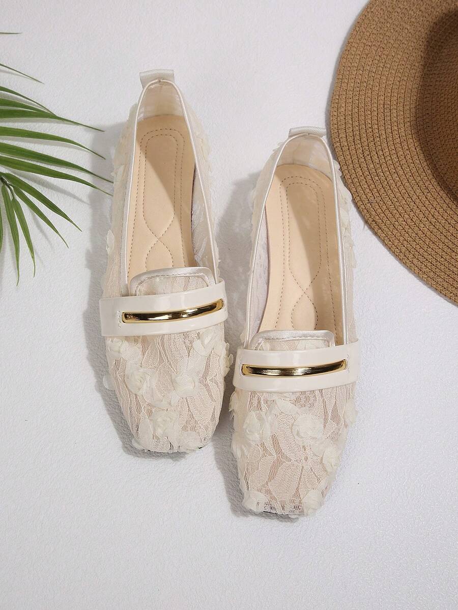 Femmes Mocassins carrés à bout carré en maille respirante avec fleurs en dentelle, chaussures décontracté à enfiler avec boucle dorée pour le port quotidien en été - Nude - Voir 1