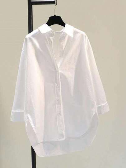 Áo sơ mi nữ cỡ lớn dáng suông, cổ bẻ, tay dài, vai rớt, cài cúc trang trí, vạt áo bất đối xứng, màu trắng, thích hợp cho mùa xuân.